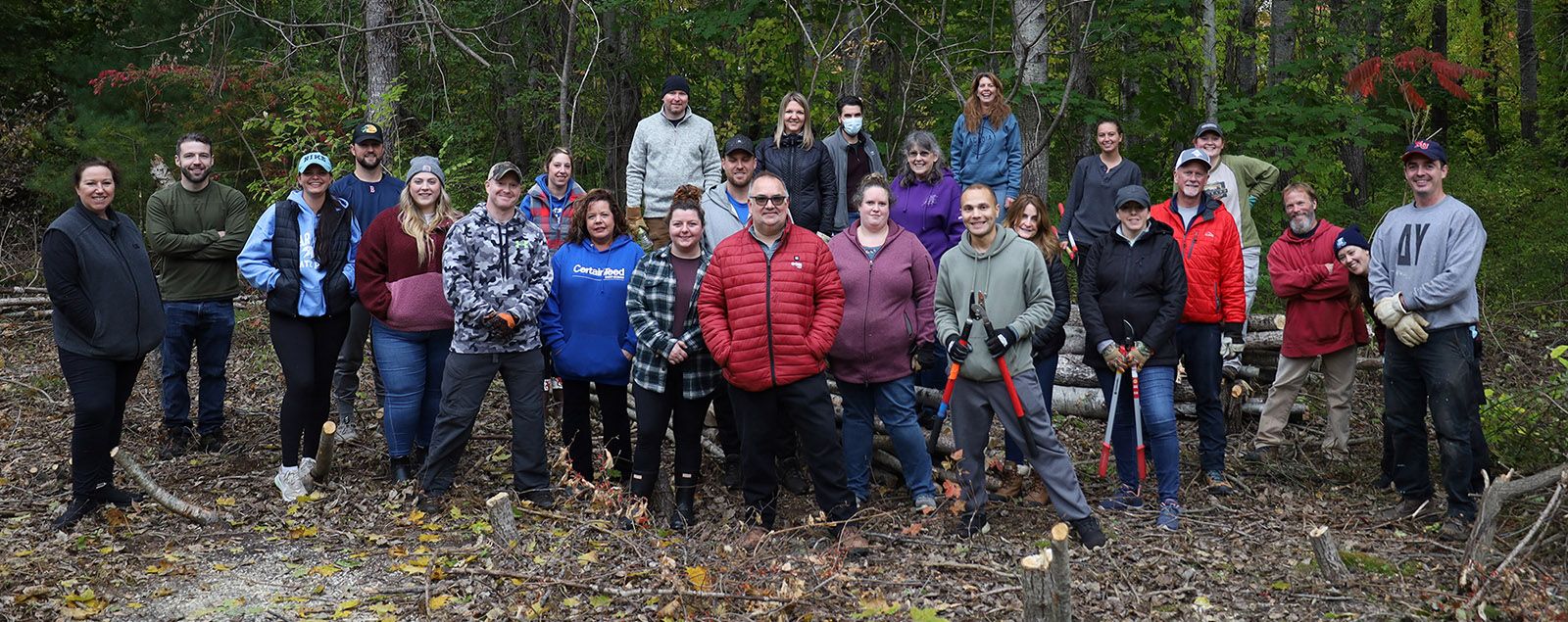 Evergreen gives back team photo