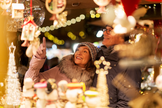 Saving While Holiday Shopping Saving While Holiday Shopping