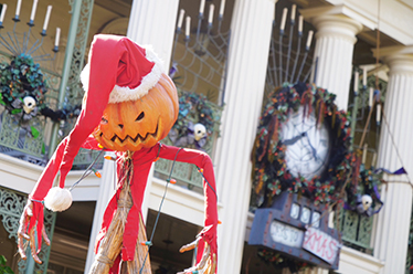 Take your family to the Happiest Place on Earth! Take your family to the Happiest Place on Earth!
