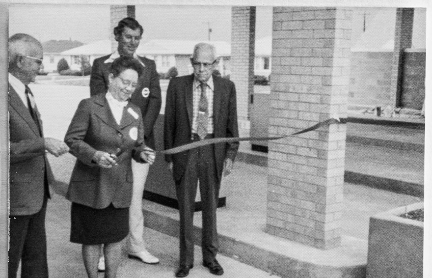 Image illustrating 1974 ESB opens Industrial Plaza Drive-Thru Branch