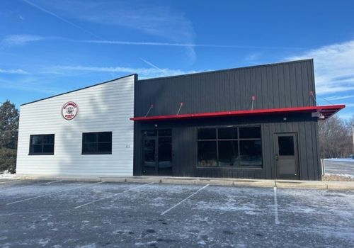 Sutton Bank Donates $5,000 to New London Food Pantry