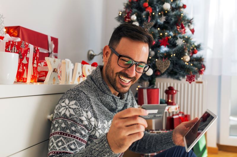 The Holiday Season's Best Benefits: What Every USSFCU Smart Rewards Cardholder Should Know The Holiday Season's Best Benefits: What Every USSFCU Smart Rewards Cardholder Should Know