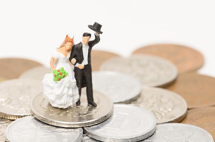 Tips to help newlyweds get on the same page about money Tips to help newlyweds get on the same page about money