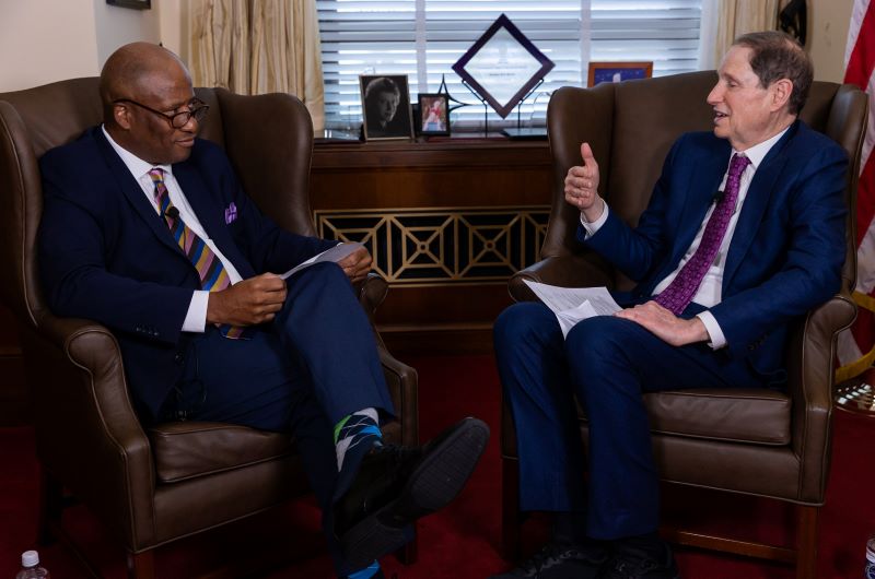 U.S. Senate Federal Credit Union CEO interviews U.S. Senator Wyden