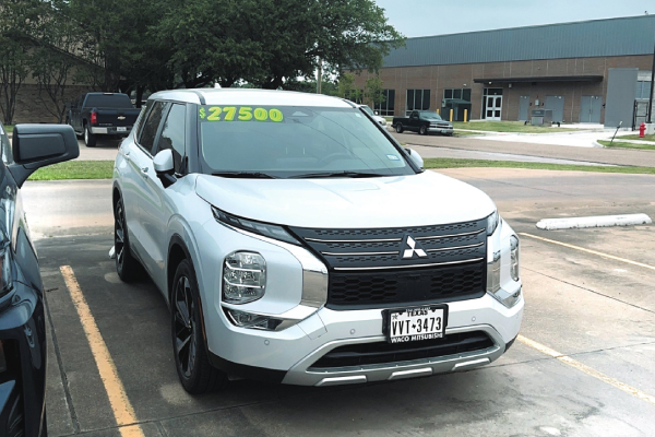 2024 Mitsubishi Outlander SE White 