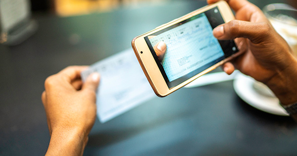 The Advantages of Online and Mobile Banking The Advantages of Online and Mobile Banking