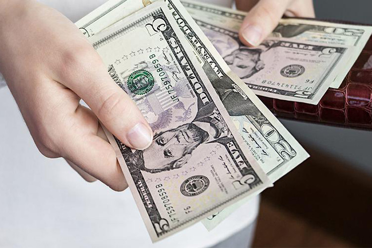 Cash vs. Credit Card: Which Should I Use?