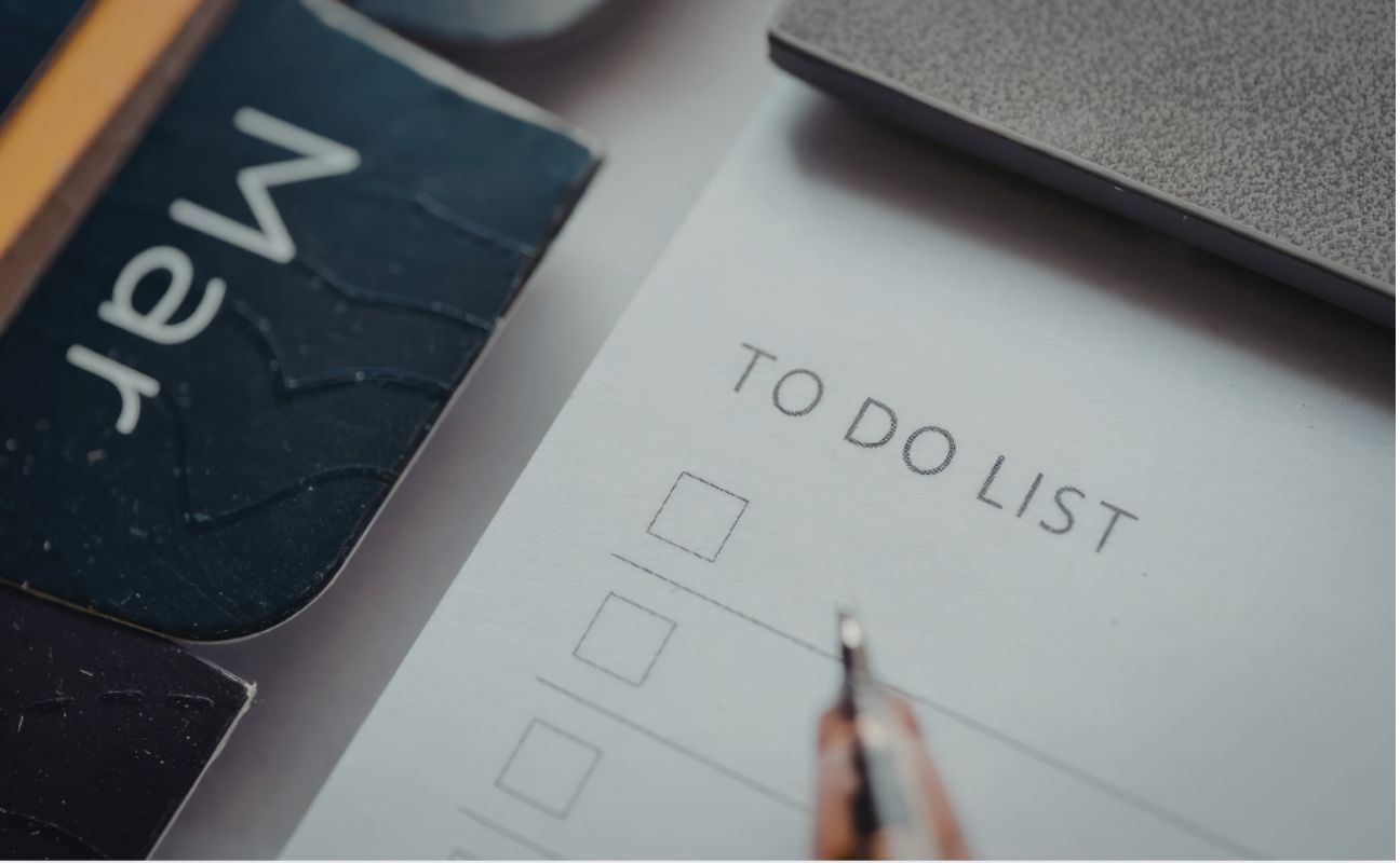 Money Makeover: Your Financial Spring-Cleaning Checklist